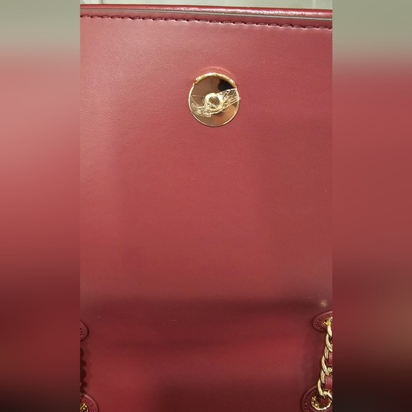Tory Burch Savannah Convertible Shoulder Bag in Imperial Garnet - Picture 8 of 9